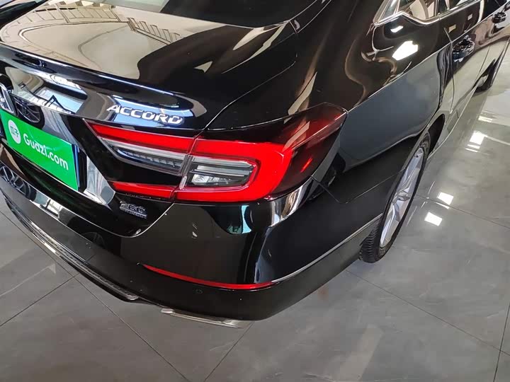 Фото 8 - Honda Accord