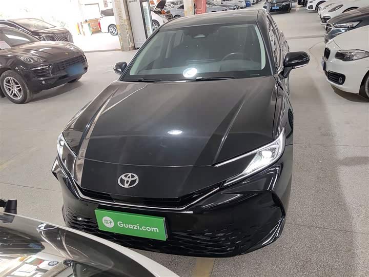 Фото 3 - Toyota Camry