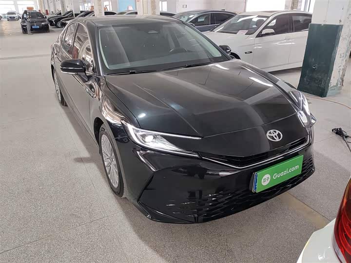 Фото 4 - Toyota Camry