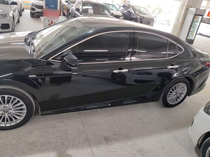 Фото 5 - Toyota Camry