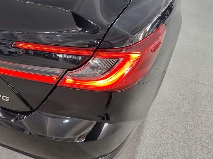 Фото 8 - Toyota Camry