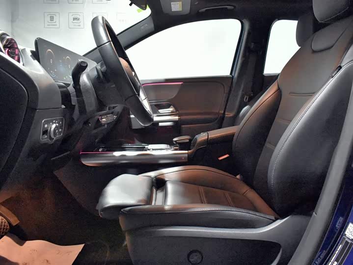 Фото 8 - Mercedes-Benz EQA