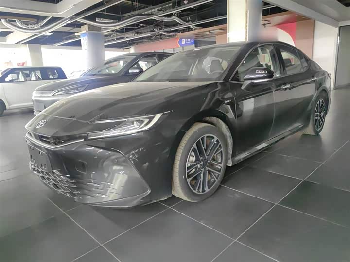 Фото 1 - Toyota Camry