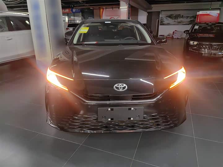 Фото 3 - Toyota Camry