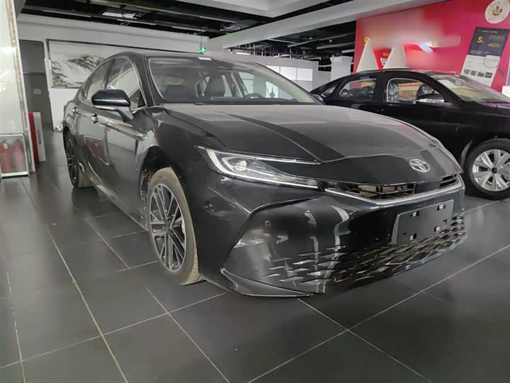 Фото 4 - Toyota Camry