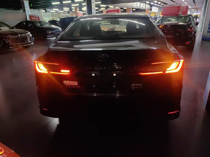 Фото 6 - Toyota Camry