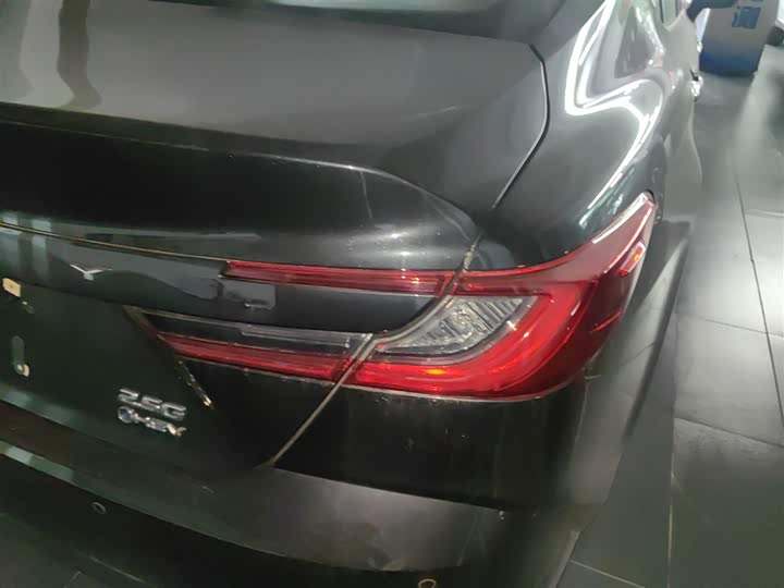 Фото 8 - Toyota Camry