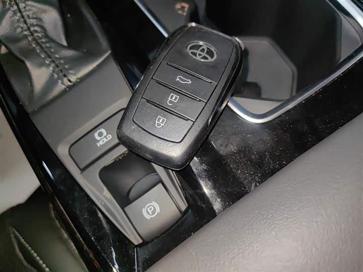 Фото 9 - Toyota Camry