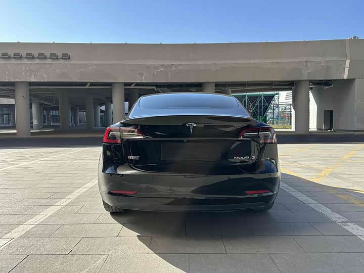 Фото 5 - Tesla Model 3