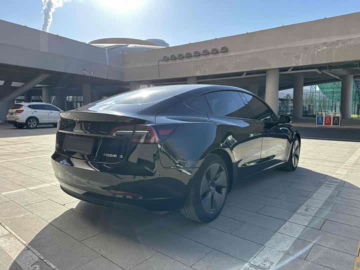 Фото 6 - Tesla Model 3