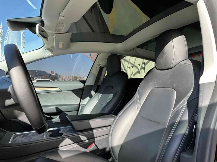 Фото 8 - Tesla Model 3