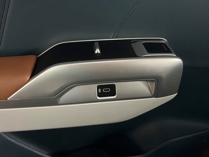 Фото 8 - Changan Deepal G318