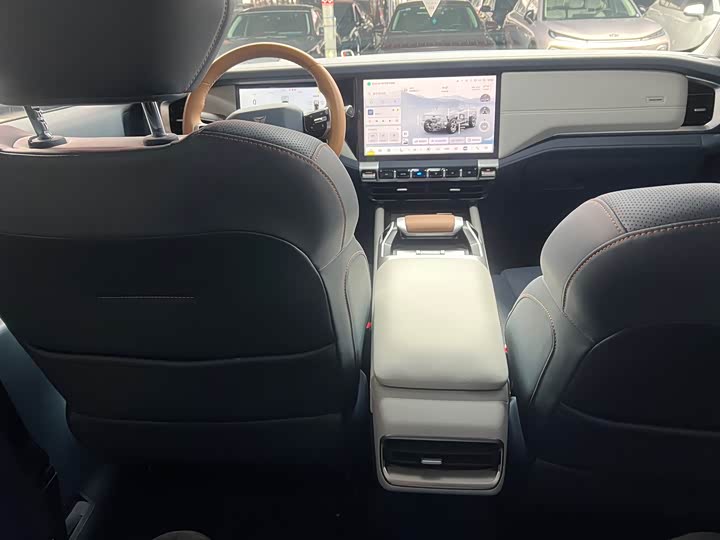 Фото 9 - Changan Deepal G318