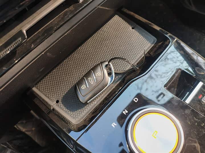 Фото 9 - MG Motor 4 EV