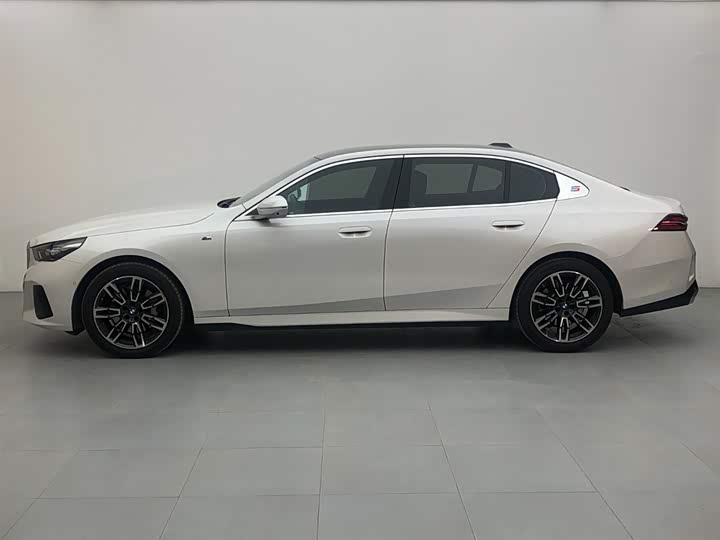 Фото 3 - BMW 5 Series