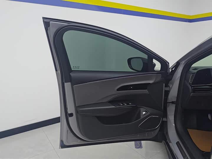 Фото 7 - Hongqi EH7