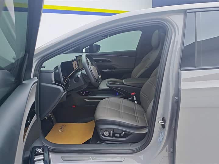 Фото 9 - Hongqi EH7