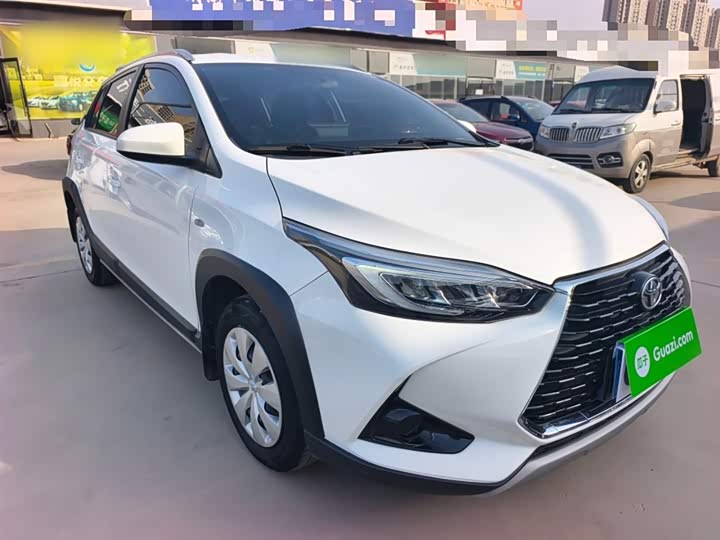 Фото 4 - Toyota Yaris L Hatchback