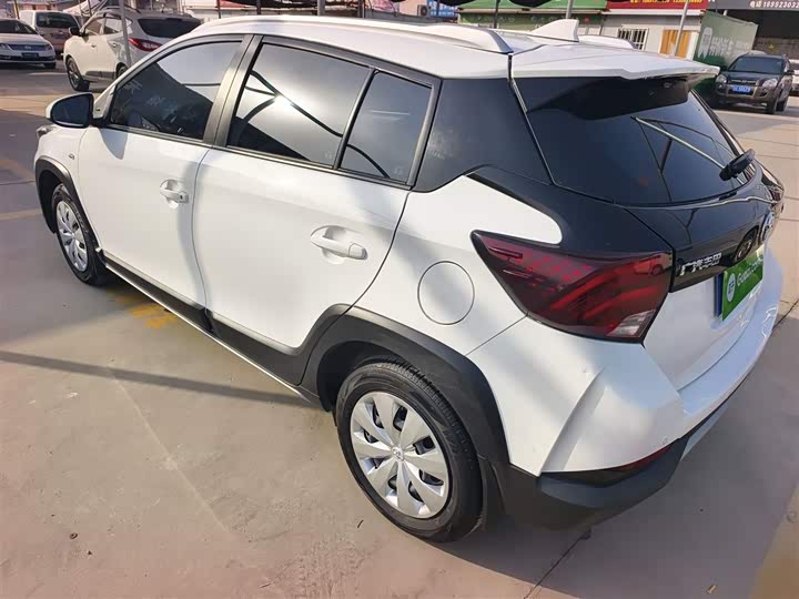 Фото 5 - Toyota Yaris L Hatchback