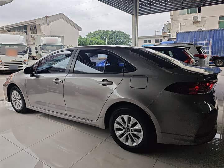 Фото 5 - Toyota Corolla