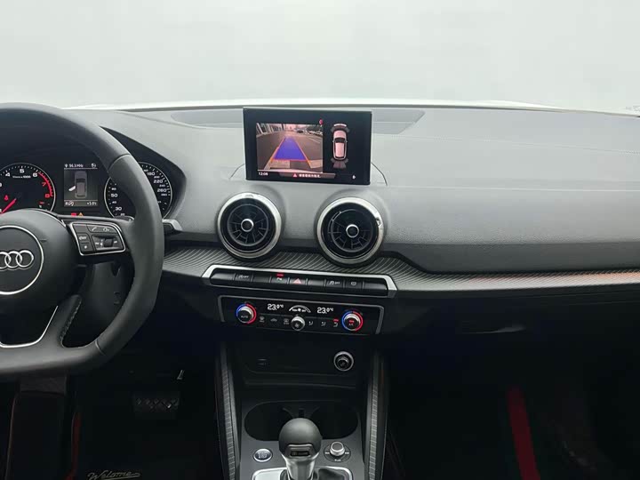 Фото 8 - Audi Q2L