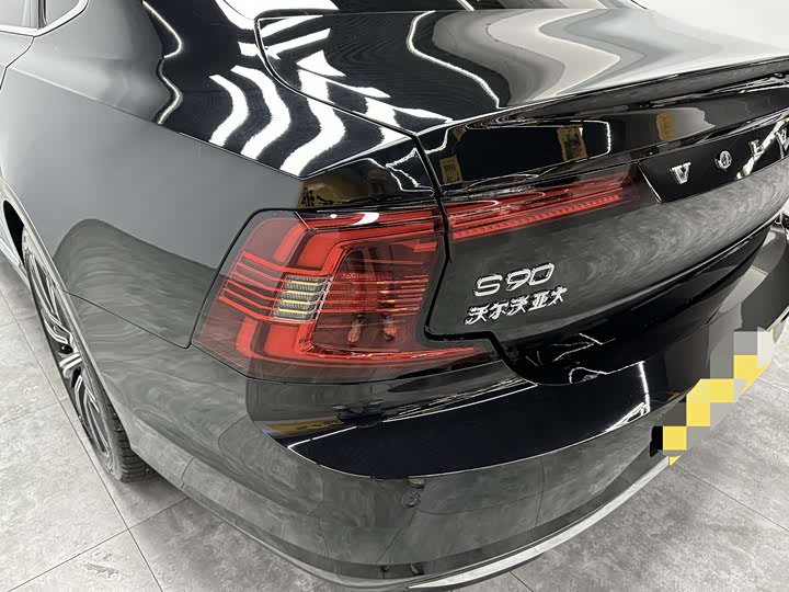 Фото 2 - Volvo S90