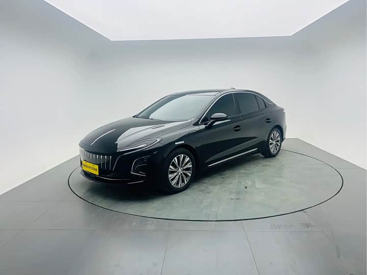 Фото 1 - Hongqi E-QM5