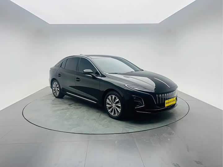 Фото 3 - Hongqi E-QM5