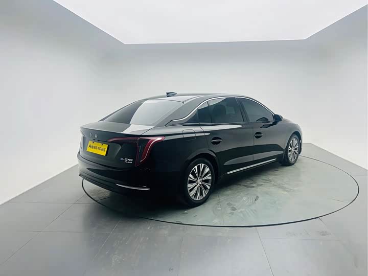 Фото 6 - Hongqi E-QM5