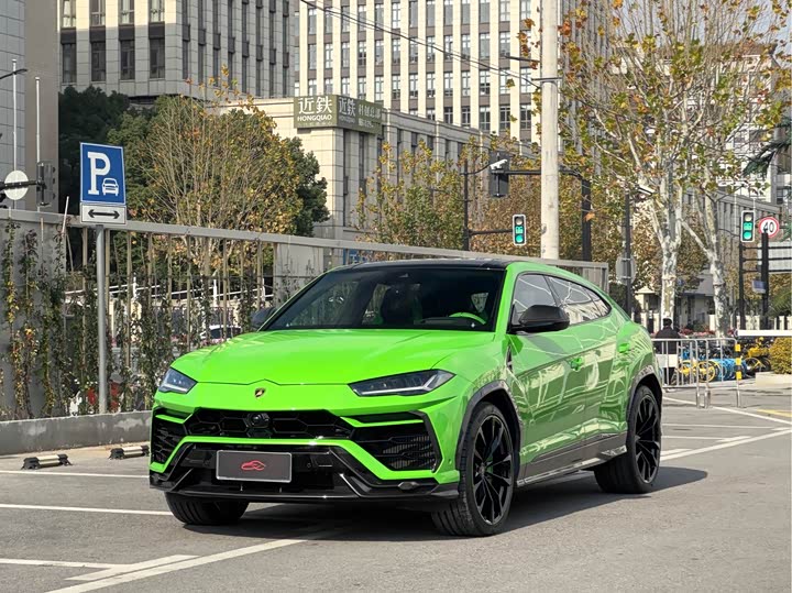 Фото 1 - Lamborghini Urus