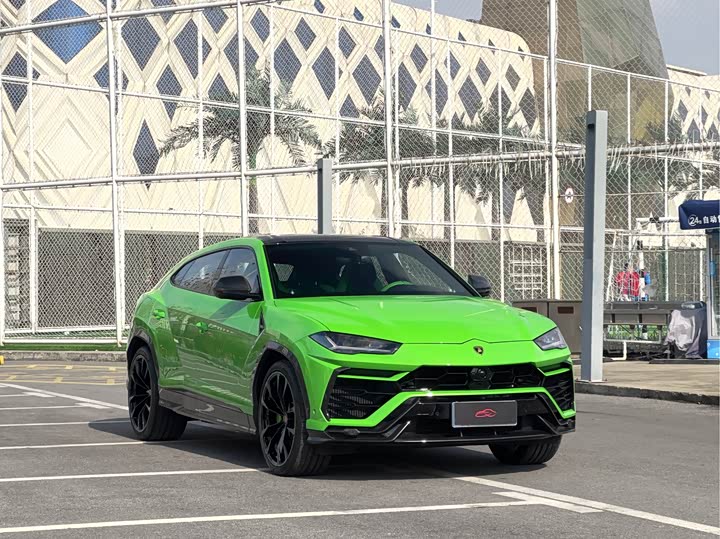 Фото 3 - Lamborghini Urus