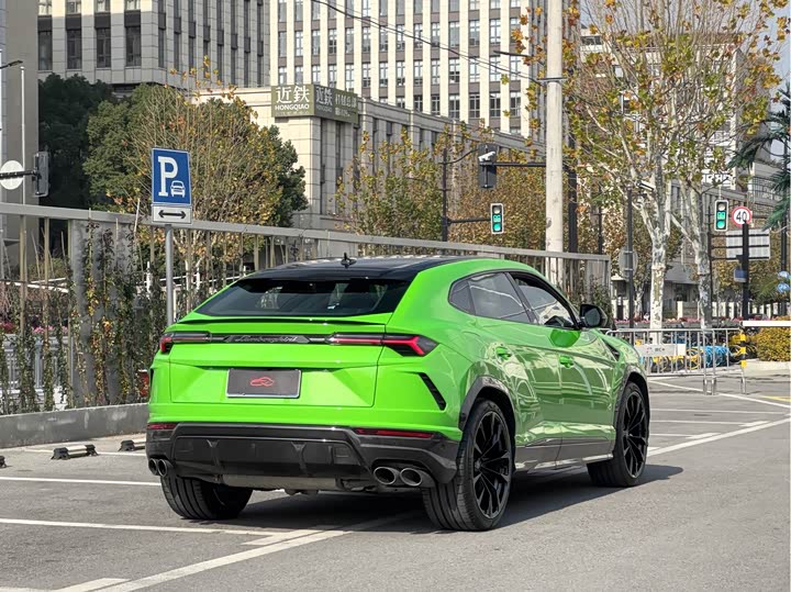Фото 5 - Lamborghini Urus