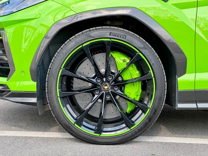 Фото 8 - Lamborghini Urus