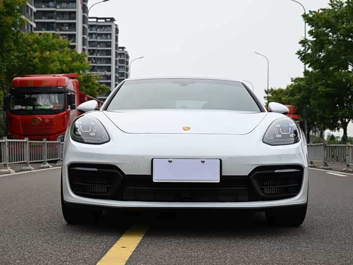 Фото 2 - Porsche Panamera