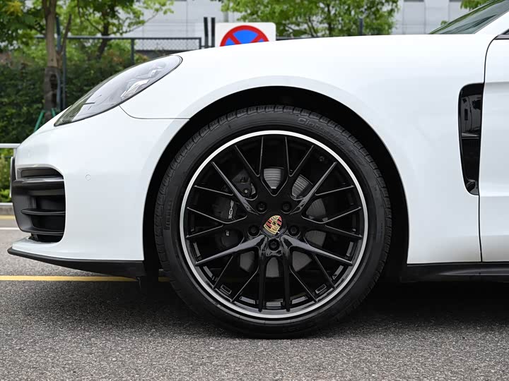 Фото 3 - Porsche Panamera