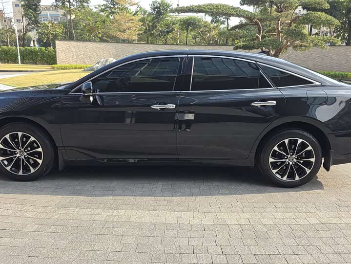 Фото 4 - Toyota Avalon