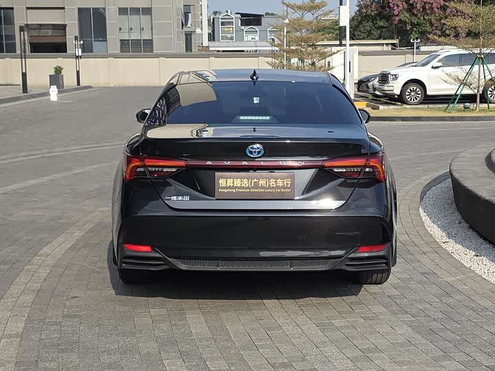 Фото 6 - Toyota Avalon