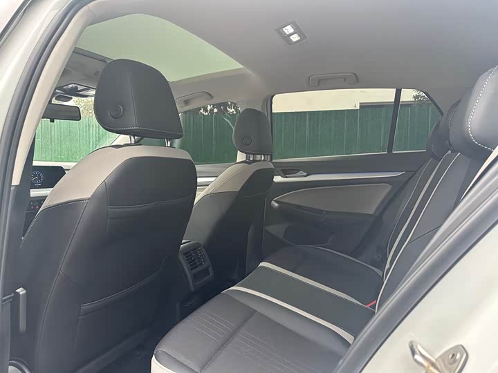 Фото 7 - Volkswagen Golf