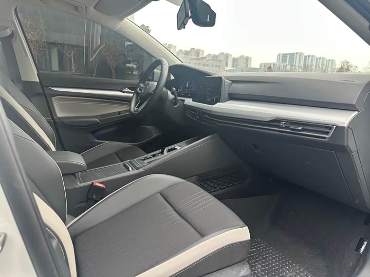 Фото 8 - Volkswagen Golf