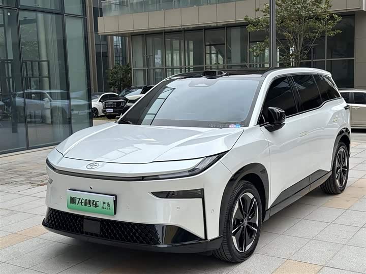 Фото 1 - Toyota bZ3X