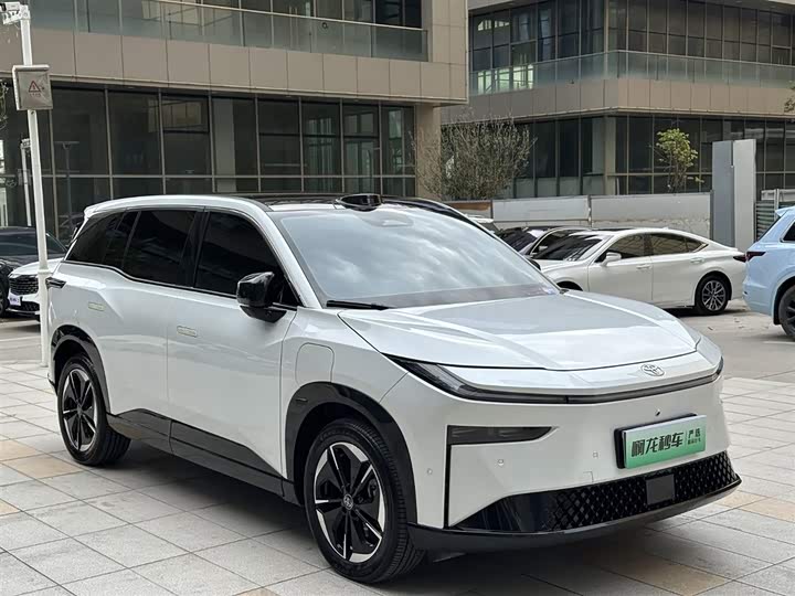 Фото 2 - Toyota bZ3X