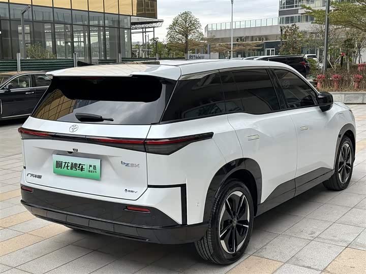 Фото 7 - Toyota bZ3X