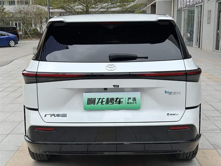 Фото 8 - Toyota bZ3X