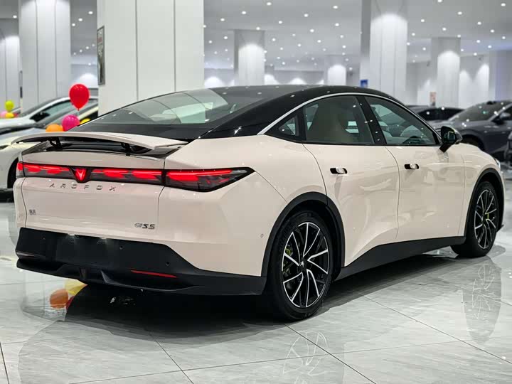 Фото 9 - BAIC Arcfox Alpha S5