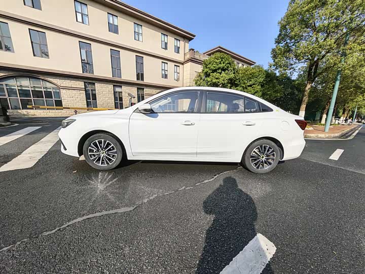 Фото 4 - Roewe i5