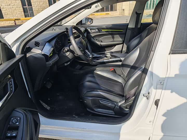 Фото 5 - Roewe i5