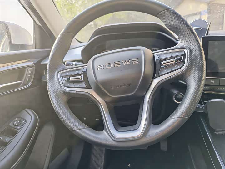 Фото 8 - Roewe i5