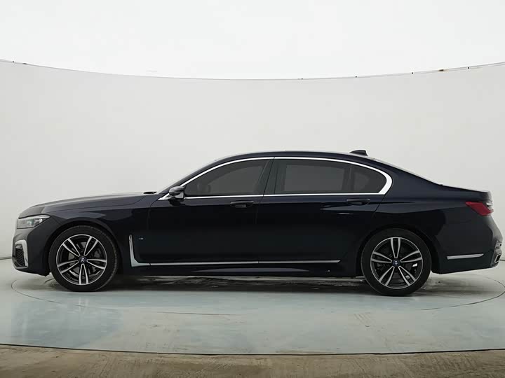 Фото 8 - BMW 7 Series