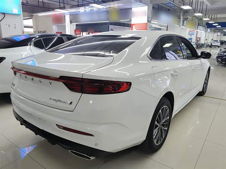 Фото 7 - Geely Preface