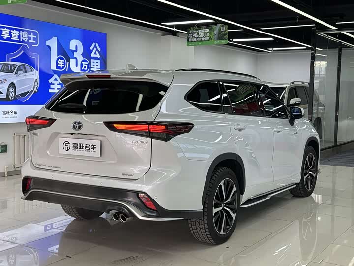 Фото 4 - Toyota Crown Kluger